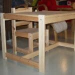 Houten kindertafel en kinderstoel
