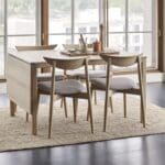 Haslev eettafel met opklapbare aanhangbladen